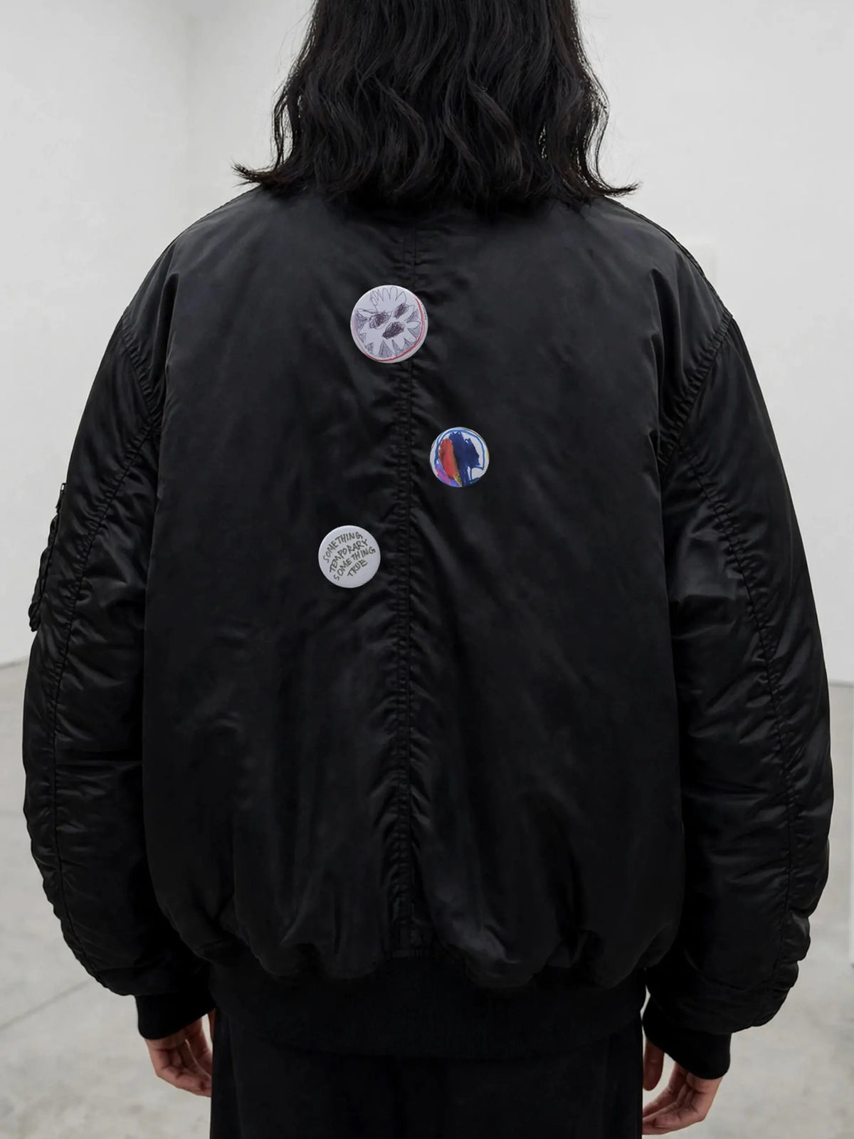 “UNTITLED” TIN BADGE 02